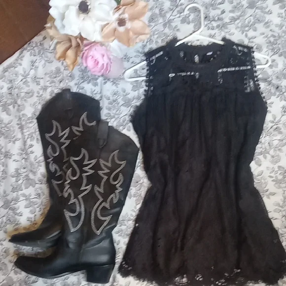 Pretty Black Lace Top - Picture 2 of 16